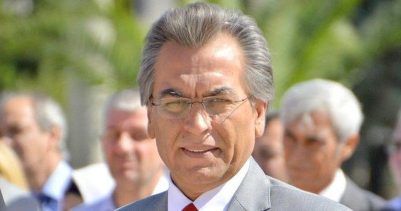 Karısının ve kendisinin heykelini yaptıran başkandan yeni skandal - Resim: 1