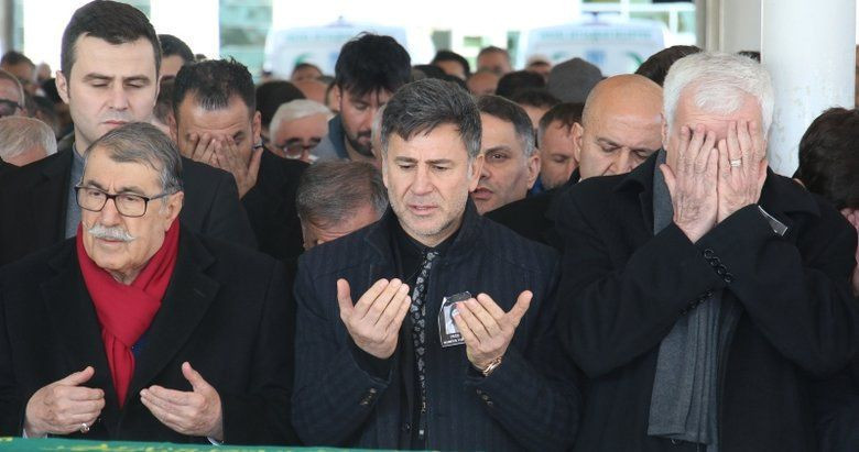 Şarkıcı İzzet Yıldızhan'ın annesi toprağa verildi - Resim: 1