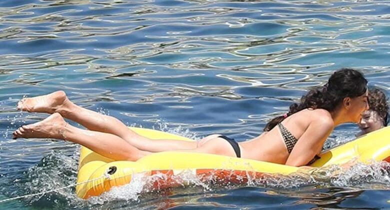 46 yaşındaki Hande Ataizi fiziğiyle mankenlere taş çıkarttı! - Resim: 1