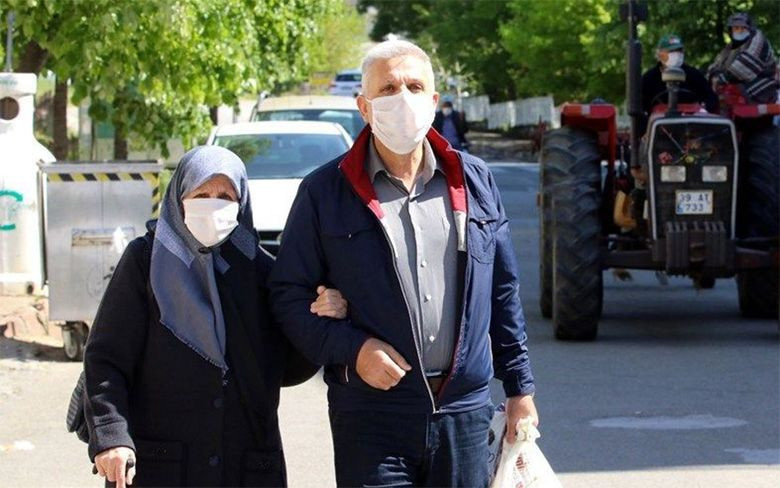 Türkiye'de 65 yaş üstü sokağa çıkma yasağı gelen illerin sayısı 42'ye çıktı - Resim: 1