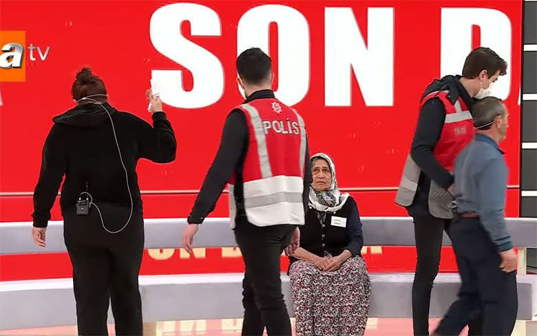 Çığlıklar duyuldu Müge Anlı canlı yayını kesti! 'Ben gitmem' diyen kadın ortalığı yıktı - Resim: 1