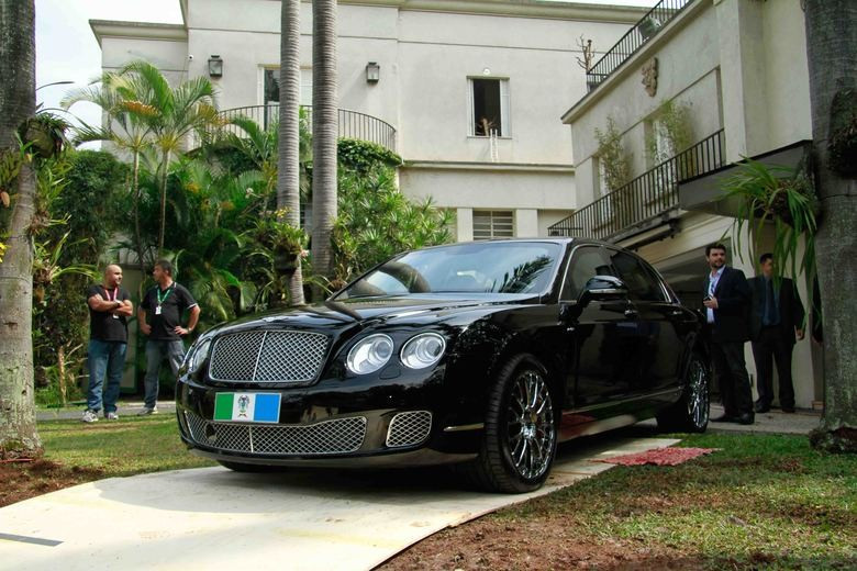 Son model arabasını gömdü sebebi inanılmaz! - Resim: 2