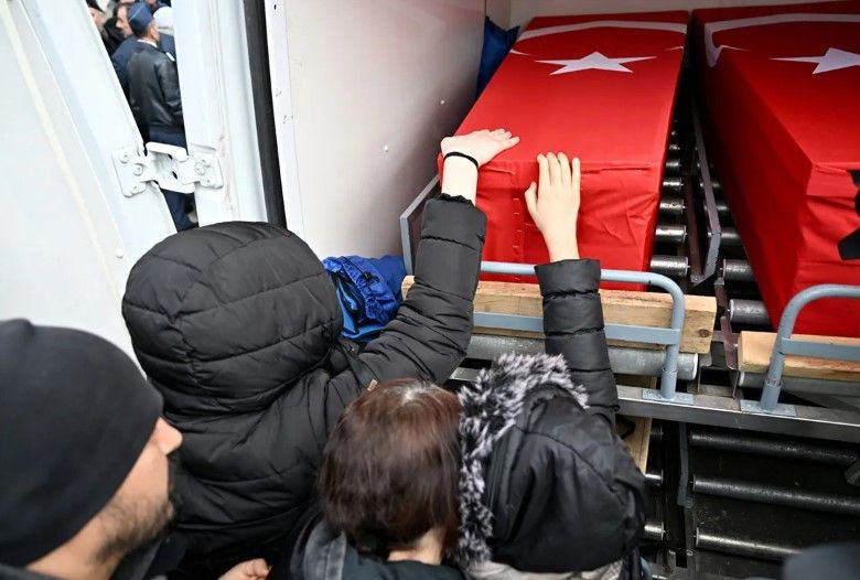 Şehit pilotlar Cemil Gülen ve Levent Öztürk son yolculuklarına uğurlandı - Resim: 3