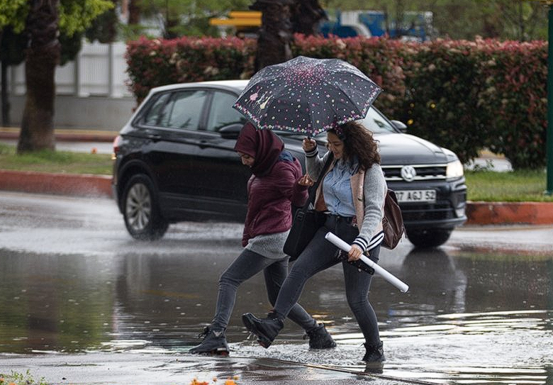 Meteoroloji, İstanbul dahil birçok ilimiz için alarm verdi! Sıcaklıklar ise bu hafta çok düşecek: İstanbul, Ankara, İzmir... - Resim: 1