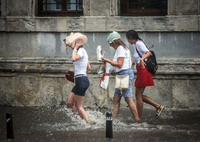 Efe yağmur hortum ve doluyla geldi! Meteoroloji uzmanı 20 bin şimşek çaktı diyor - Resim: 3