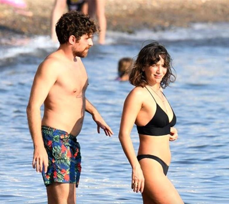 Nihal Yalçın sevgilisi Berker Güven ile dudak dudağa... '14 yaş küçük' diye yazılmasına tepkili - Resim: 2