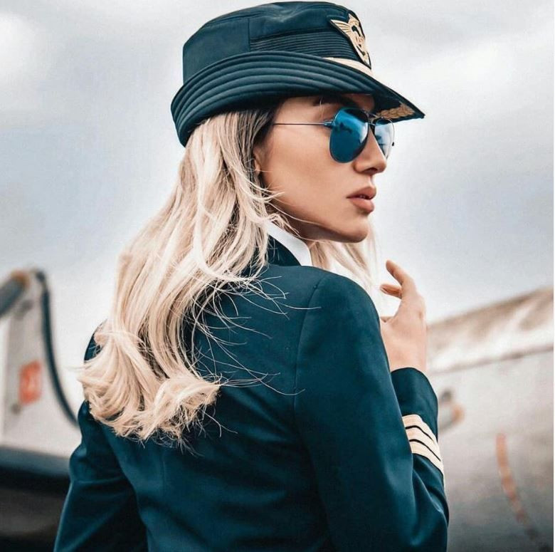 Sabri Sarıoğlu'nun pilot eşi  Yağmur Sarıoğlu otobüs şoförü olacak Yağmur Sarıoğlu nereli kaç yaşında - Resim: 2