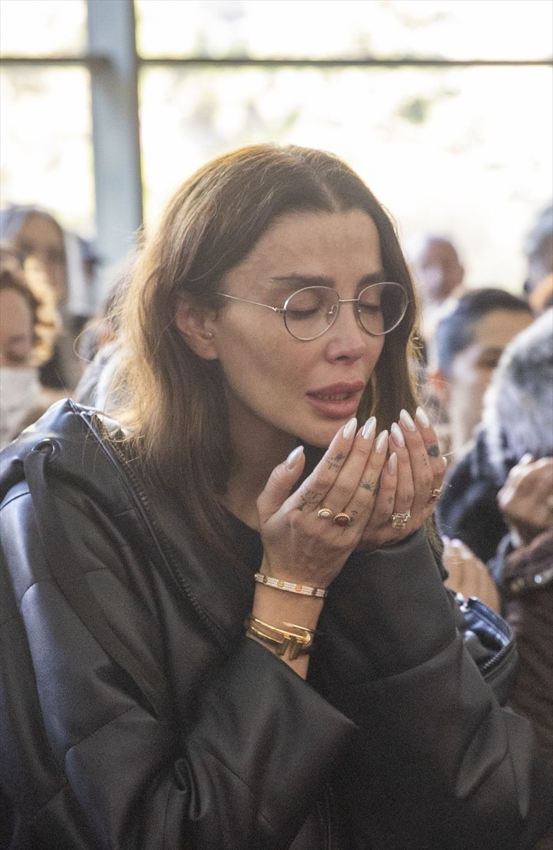 Manken Özge Ulusoy'un babasına resmi tören! Özge Ulusoy'un paylaşımı yürekleri dağladı! - Resim: 2