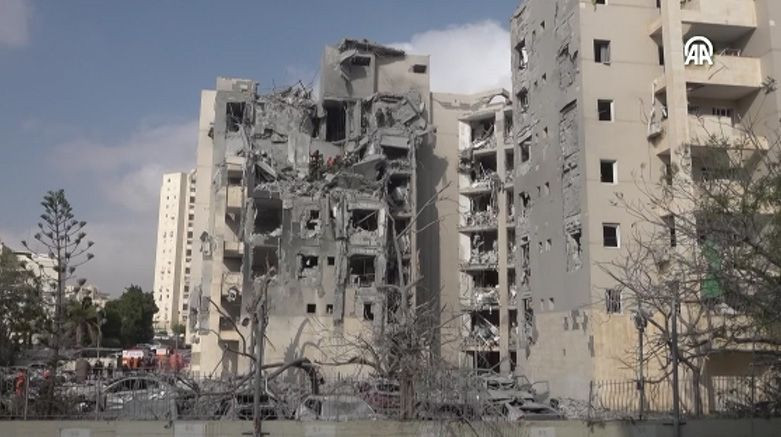 İran'dan fırlatılan füze doğrudan isabet etti! İsrail'de 4 kişi öldü, işte Tel Aviv'de sığınaklarda yaşam - Resim: 2