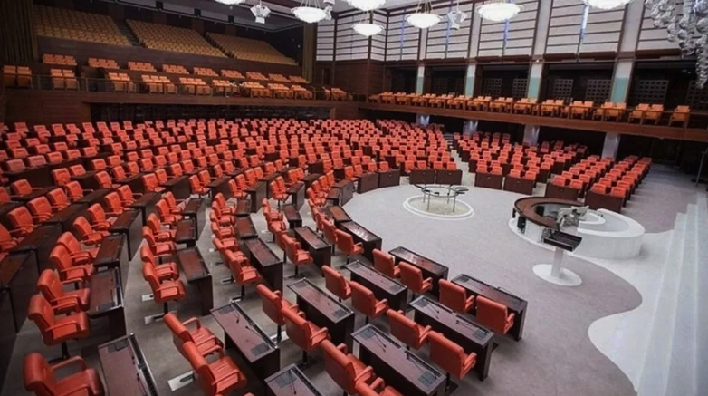 AK Parti'ye geçenlerle Meclis'te durum değişti! Partilerin vekil sayılarına bakın - Resim: 3