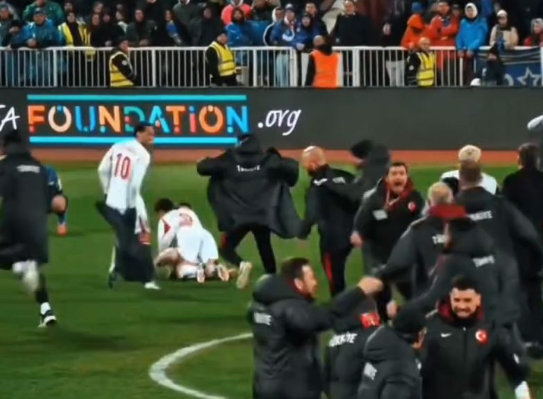 Arda Güler Kosova maçının son dakikalarında heyecandan yerinde duramadı! - Resim: 4