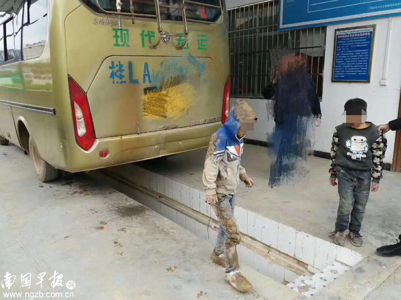 Çocuklar otobüsün altında 80 km gittiler - Resim: 3