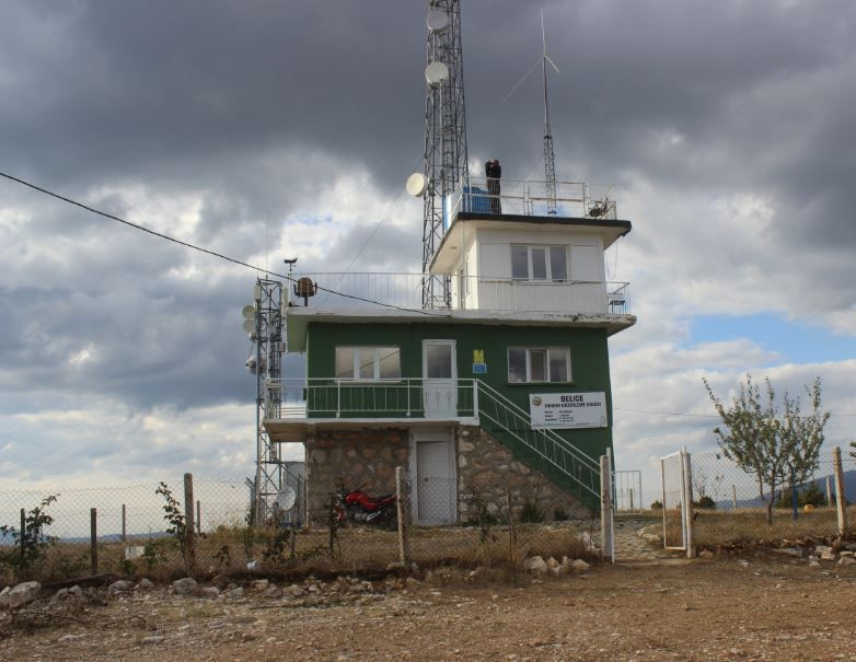 Bursa'da aylardır tek başına yaşıyor! 24 saat uyumadan nöbet tutuyor - Resim: 2