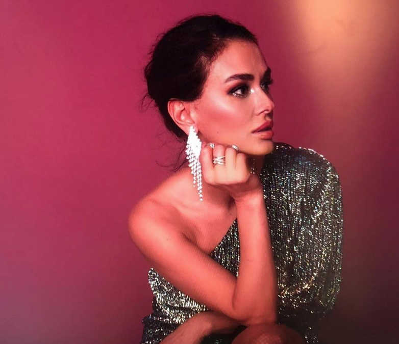 Ayşe Hatun Önal'ın bornozlu fotoğrafları! Otelin balkonunda çekildi - Resim: 1