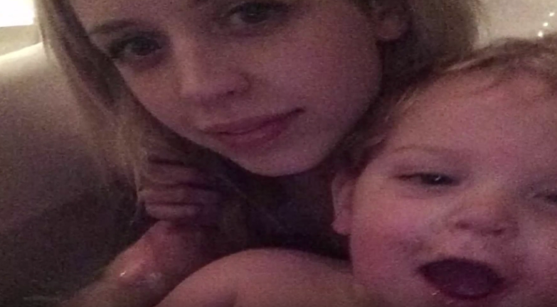 Ailesiyle birlikte fotoğraf çekti fotoğrafı görünce şoke oldu - Resim: 1