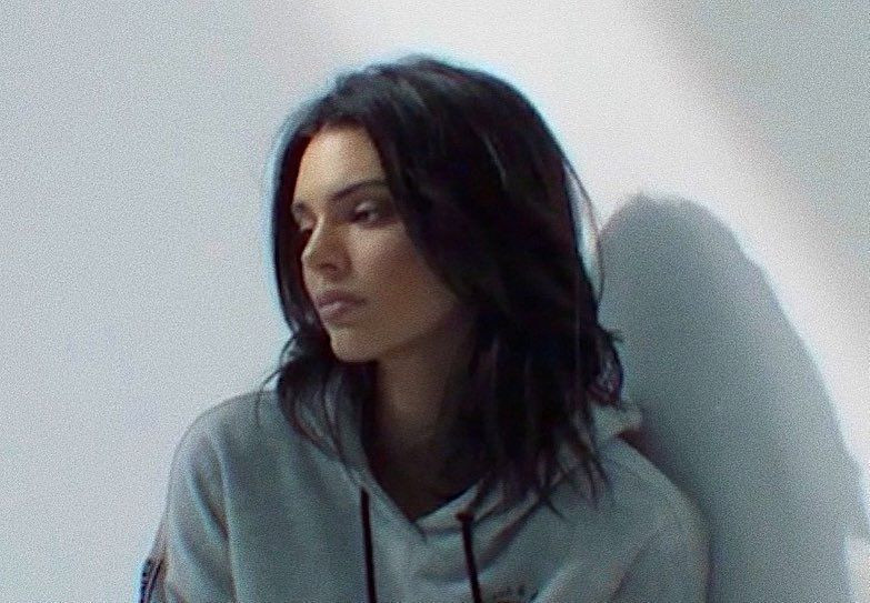 Kendall Jenner, giydiği çeketle büyüledi - Resim: 4