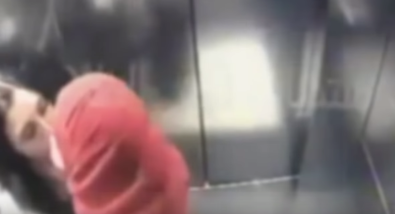 Gizli kameraya fena yakalandılar iki genç kız asansöre bindiler ve... - Resim: 4