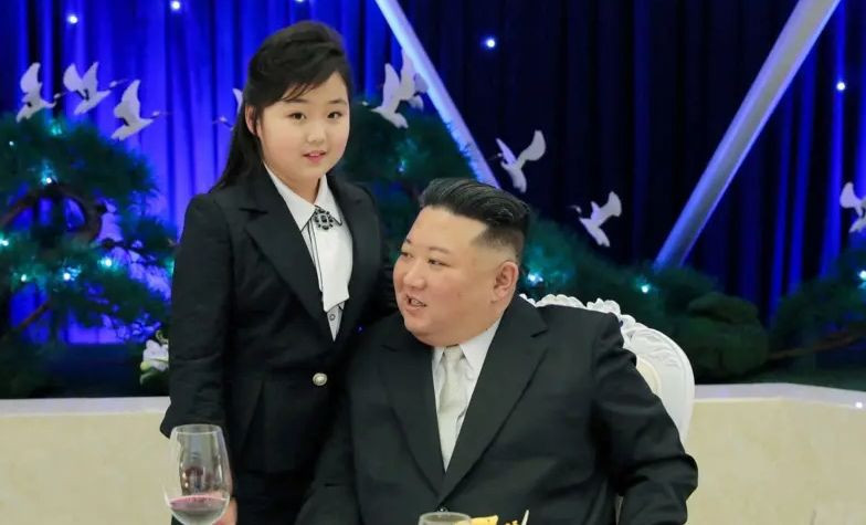 Kim Jong Un, sır gibi sakladığı kızını dünyaya tanıttı - Resim: 2