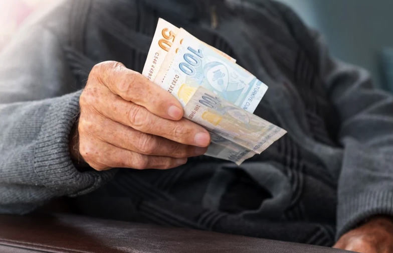 Son 8 gün! Emekli maaş promosyonları 35 bin TL'ye dayandı hangi banka ne kadar veriyor - Resim: 3