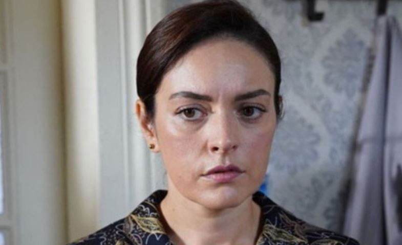 Ezgi Mola 2 doz aşı sonrası koronaya yakalandı! Testlerin yarısı negatif ve pozitif - Resim: 3