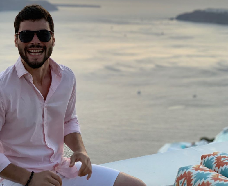 Akın Akınözü'nün sevgilisi Sandra Pestemalciyan'dan takdirlik hareket - Resim: 1