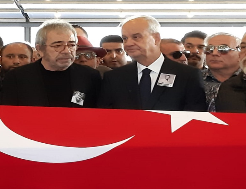 Tarık Ünlüoğlu'nun cenazesinde skandal! Selçuk Yöntem hayatının şokunu yaşadı - Resim: 2