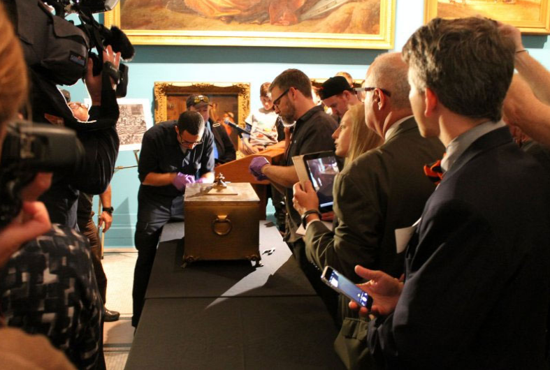 Yüz yıllık kapsül açıldı! İşte içinden çıkanlar - Resim: 3