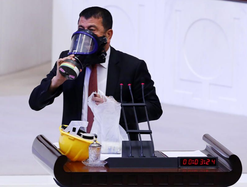 Meclis'te gaz maskesi taktı - Resim: 2