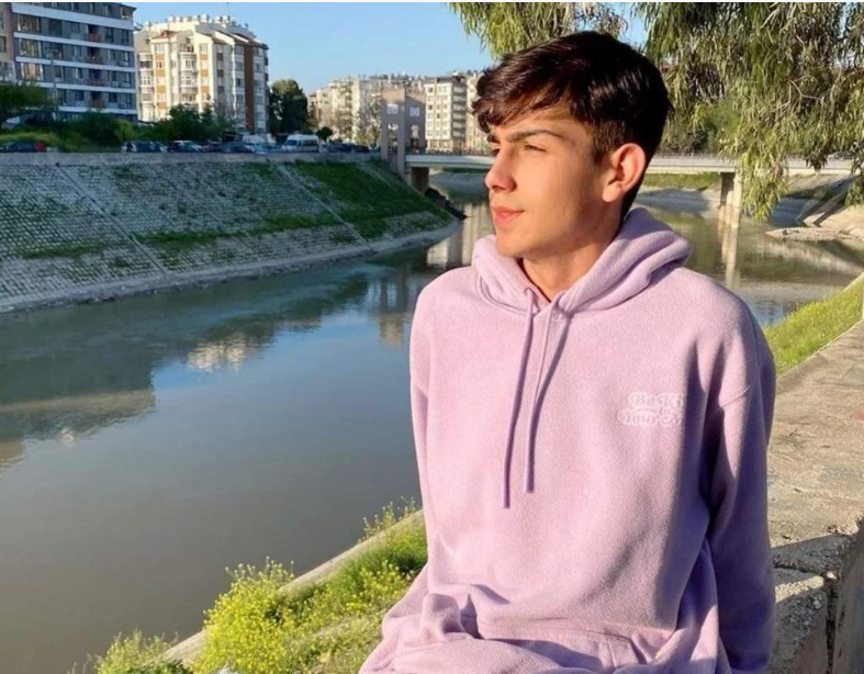 Taha Duymaz'ın çocukluk fotoğrafı hüzne boğdu! Enkazdan çıkan eşyalarını ablası paylaştı - Resim: 1