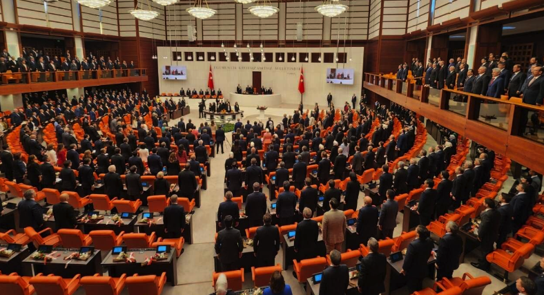 AK Parti'ye geçenlerle Meclis'te durum değişti! Partilerin vekil sayılarına bakın - Resim: 2
