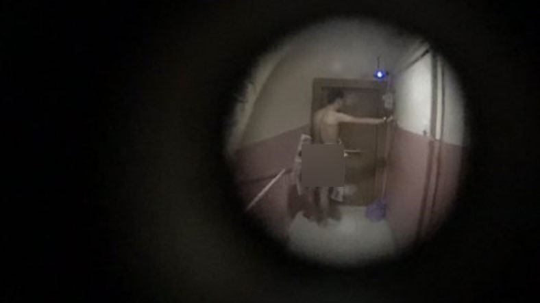 Apartmanda çırıl çıplak dolaştı bu ne böyle! - Resim: 3