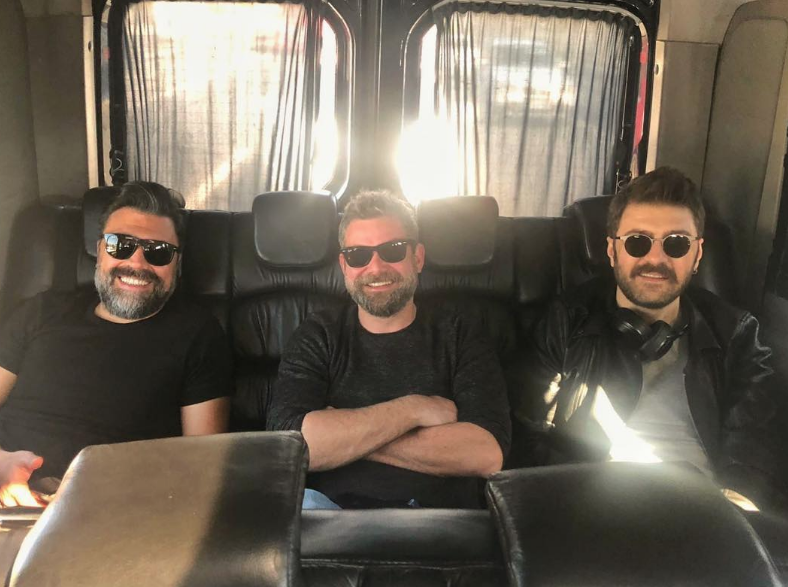 Murat Eken koltuk değnekleriyle yürüyor Çok Güzel Hareketler'deki halinden eser yok - Resim: 3