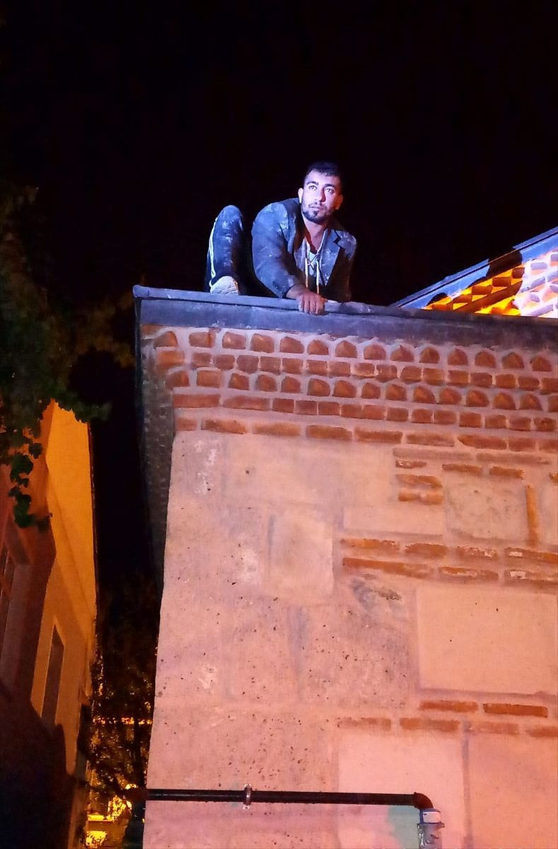 Kütahya'da tarihi camideki levhaları çalarken suçüstü yakalandılar - Resim: 4