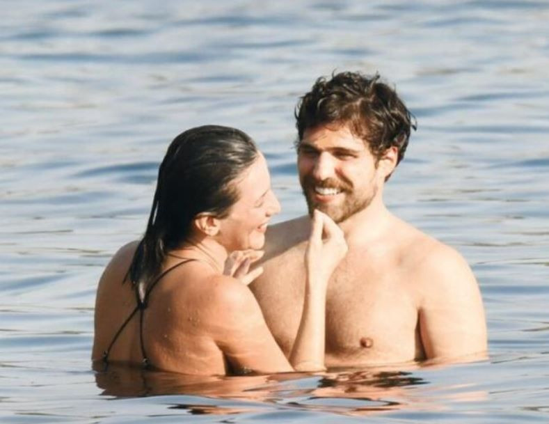 Nihal Yalçın sevgilisi Berker Güven ile dudak dudağa... '14 yaş küçük' diye yazılmasına tepkili - Resim: 4