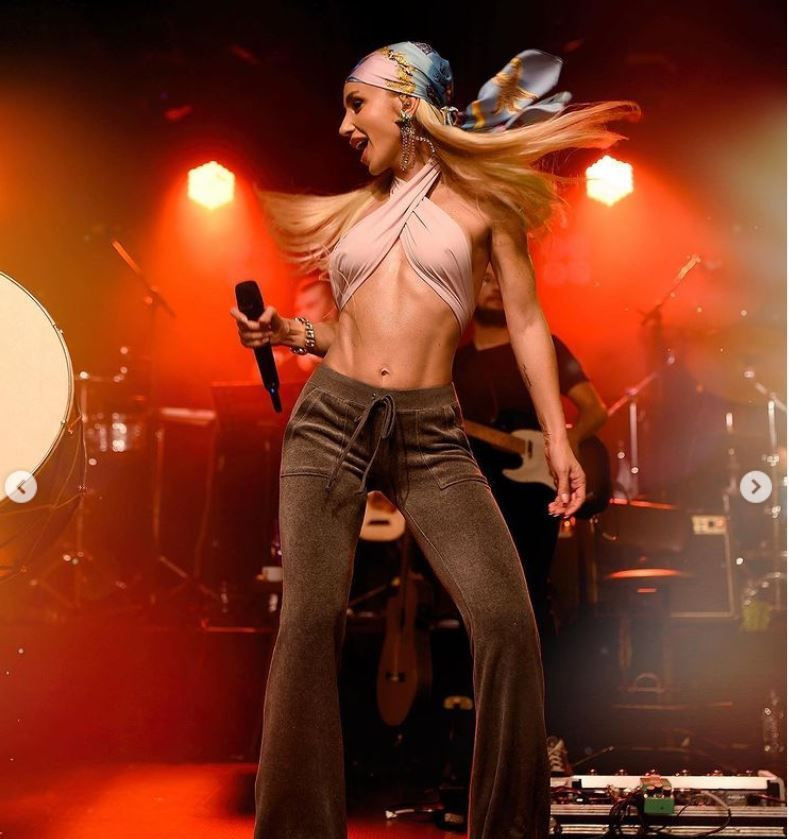 Gülşen iç çamaşırlarını gösteren transparan elbisesiyle olay oldu! - Resim: 4