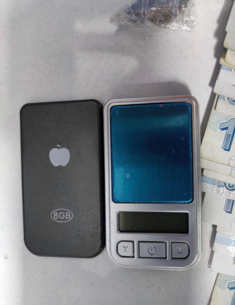 Genç kızın sütyeninden çıkan şey inanılmaz! Polis şüphelenip durdurunca ifşa oldu - Resim: 4