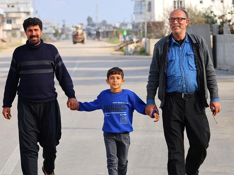 Gözünü görenler hayrete düşüyor! Adanalı çocuk hayata çift renk bakıyor! Doktor, dedeye demiş ki... - Resim: 2