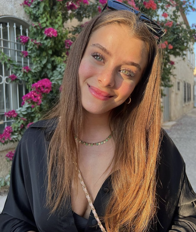 Işıltısı ile her daim göz kamaştıran İlayda Alişan'dan yürek yakan itiraf! "Çocukluğumu yaşayamadım" - Resim: 1