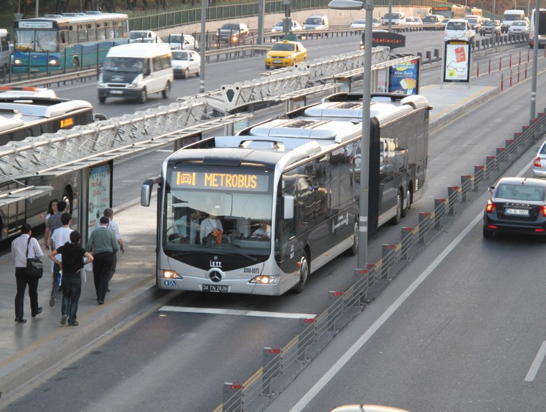 Metrobüs kazalarına yeni önlem bu bariyer yoldan çıkarmayacak - Resim: 1