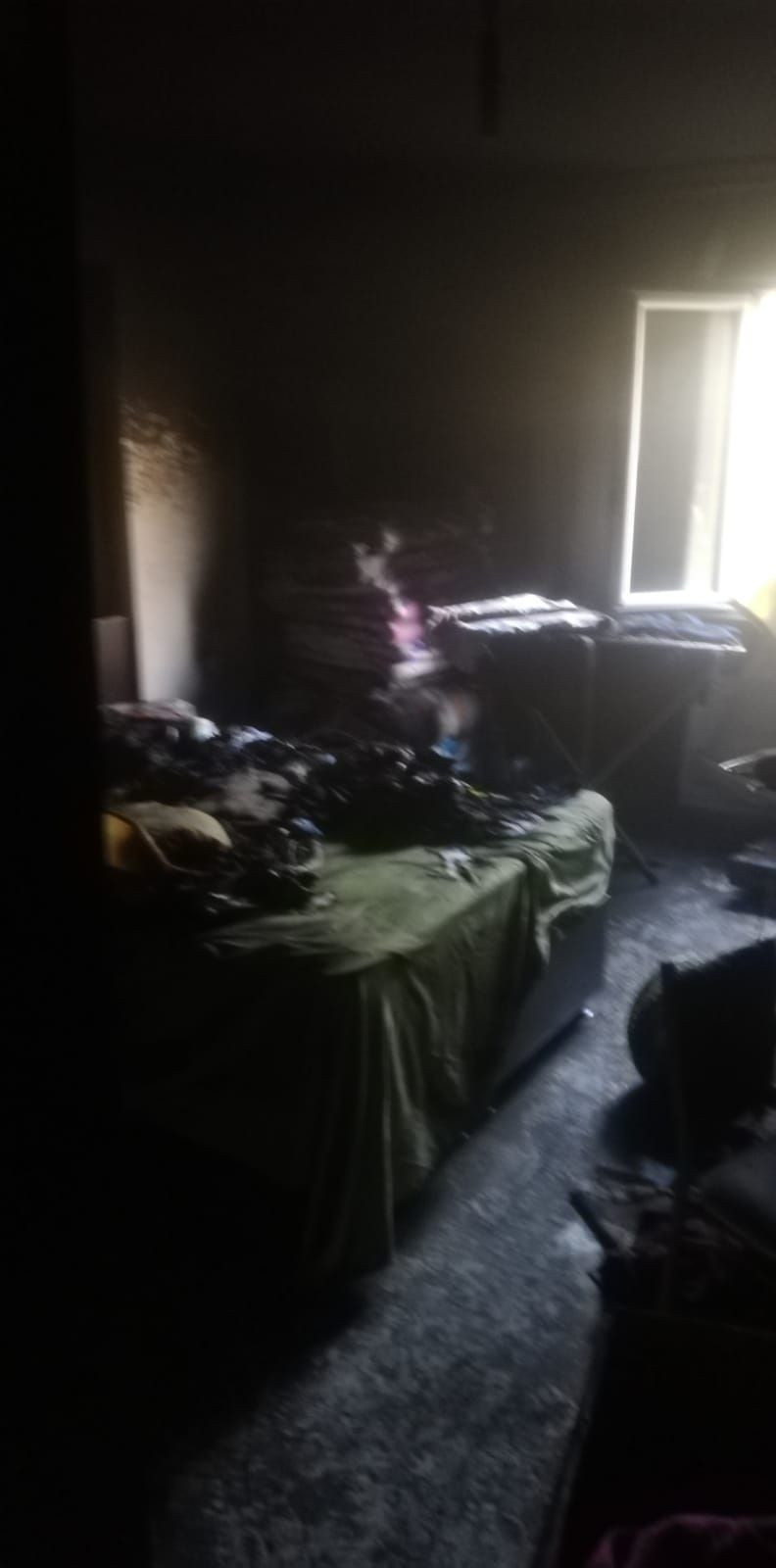 Bursa'da bir kadın 'Şeytanı yakıyorum' diyerek evini yaktı - Resim: 2