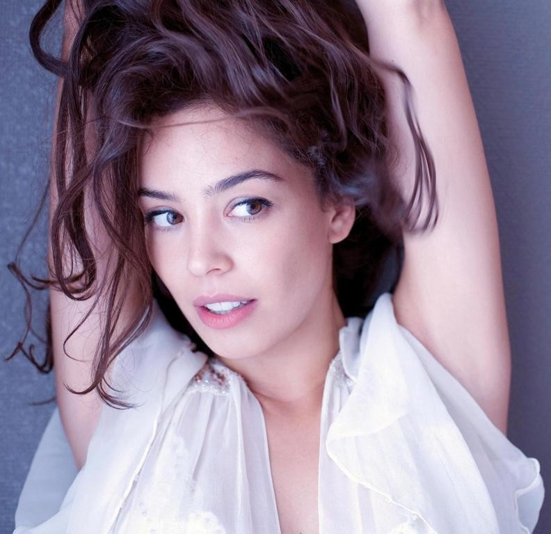 Azra Akın köy düğünü ile evlenecek - Resim: 2