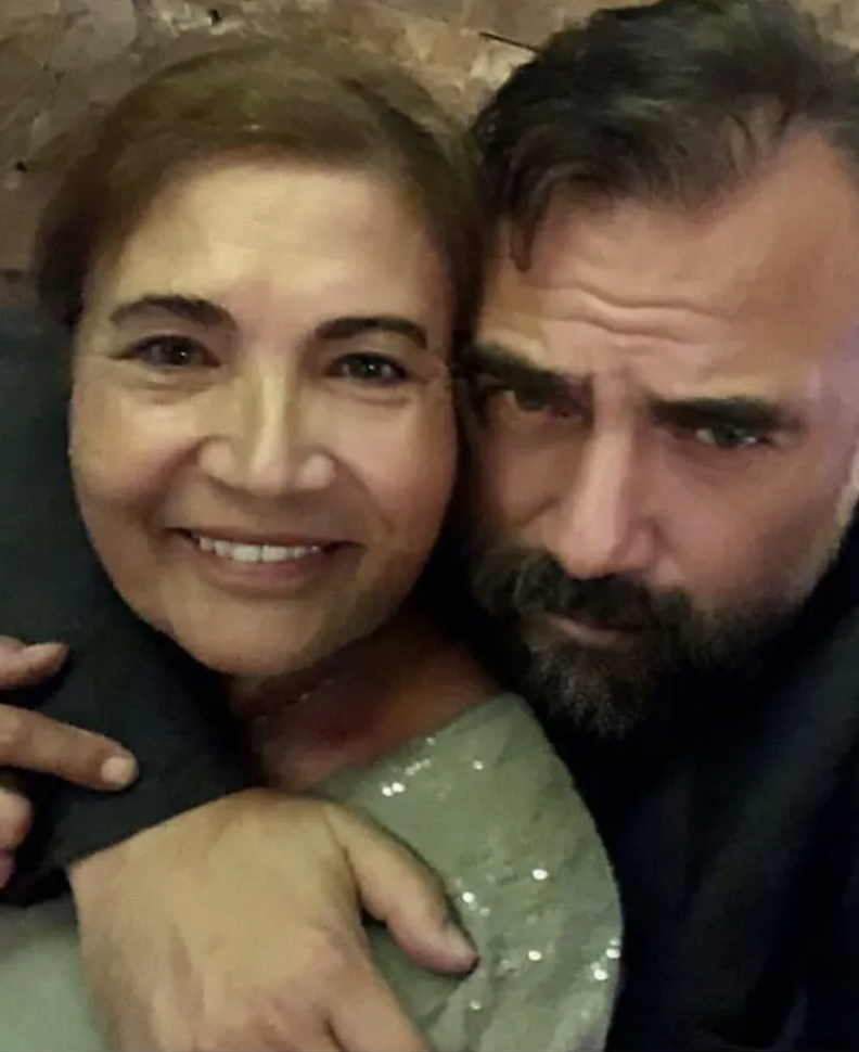 Oktay Kaynarca annesi ile paylaştı! Benzerlikleri "resmen kopyası" dedirtti - Resim: 5