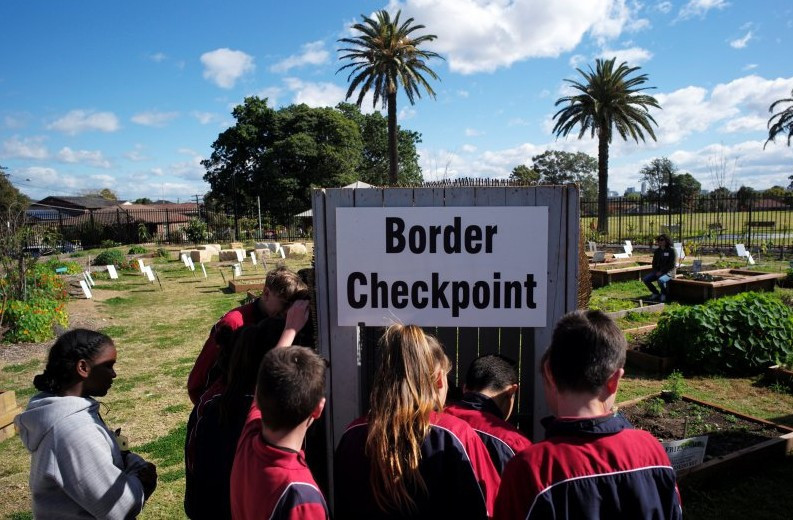 Mülteci gibi yaşamak için para verip akın akın gidiyorlar - Resim: 1