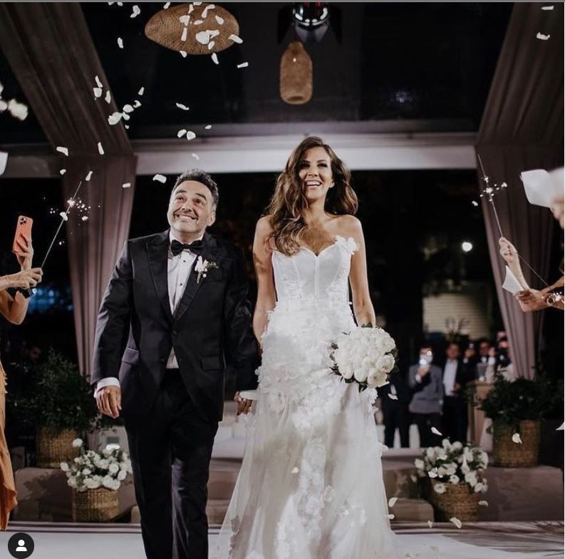 Arda Türkmen ve Melodi Elbirler evlendi efsane düğünde gelinlik yanıyordu! - Resim: 1