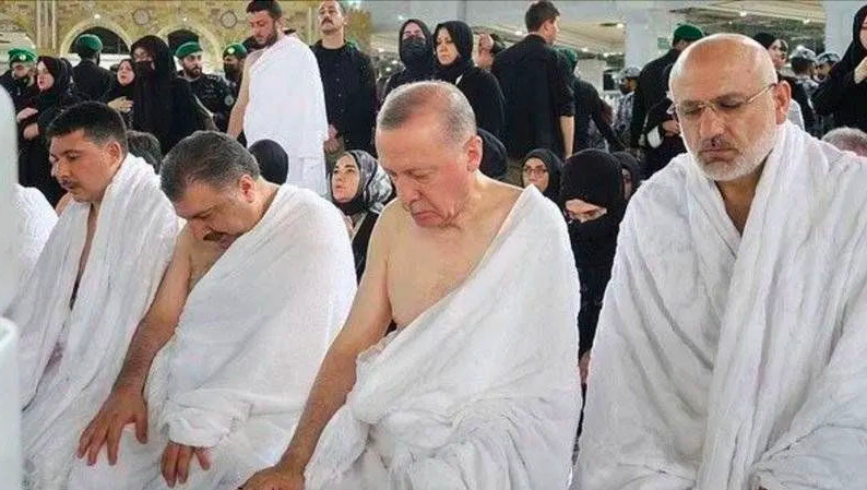 Cumhurbaşkanı Erdoğan'ın Suudi Arabistan ziyaretinde umre yapan gazeteciler fotoğrafları paylaştı - Resim: 2