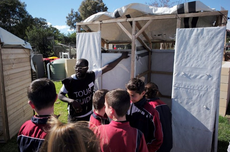 Mülteci gibi yaşamak için para verip akın akın gidiyorlar - Resim: 2