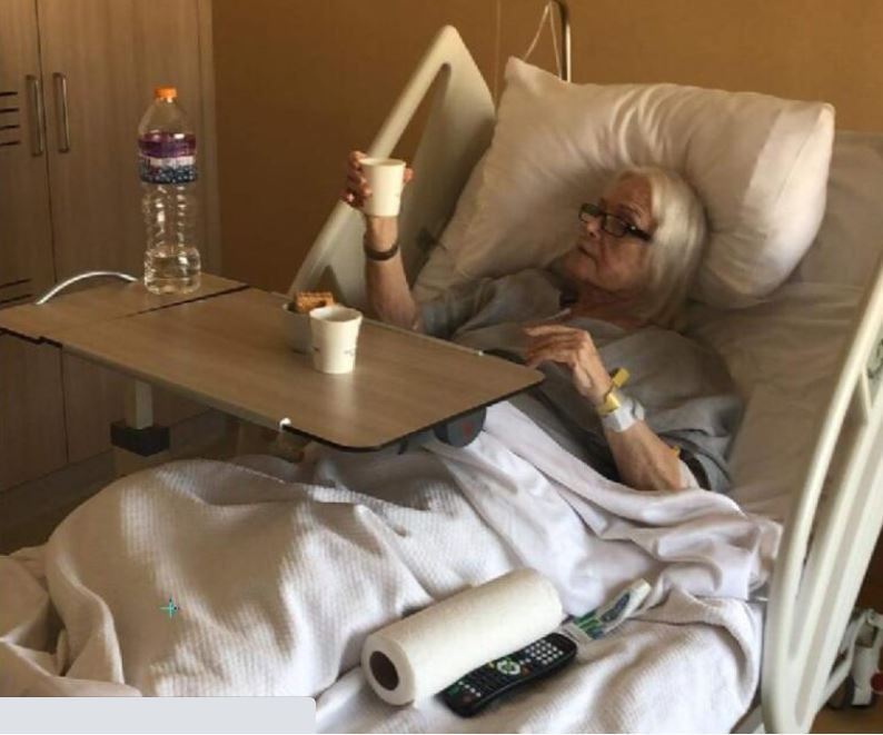 Ölümden dönen Gönül Yazar'dan hastane fotoğrafı - Resim: 1