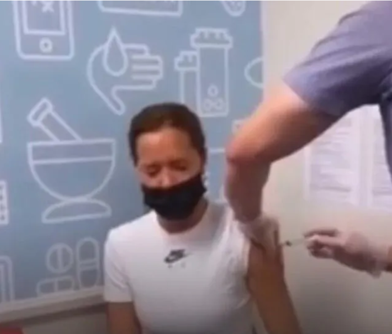 Ebru Şallı aşı tepkilerine yanıt verdi! 'Biz Amerika'da aşı olduk' - Resim: 3