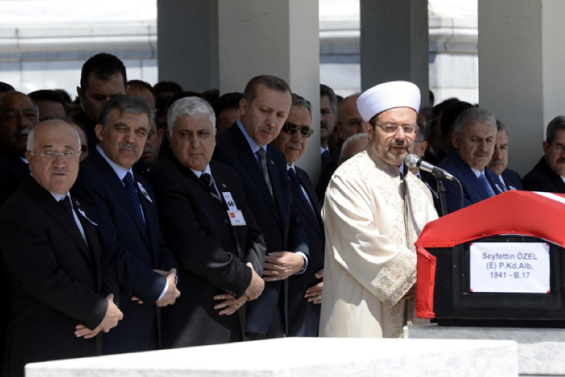 Orgeneral Özel babasını böyle uğurladı - Resim: 2