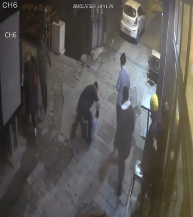 Kurtlar Vadisi oyuncusu Bahadır Ünlü'nün kafede müşterisine saldırma anı ortaya çıktı Bahadır Ünlü kimdir nereli - Resim: 4